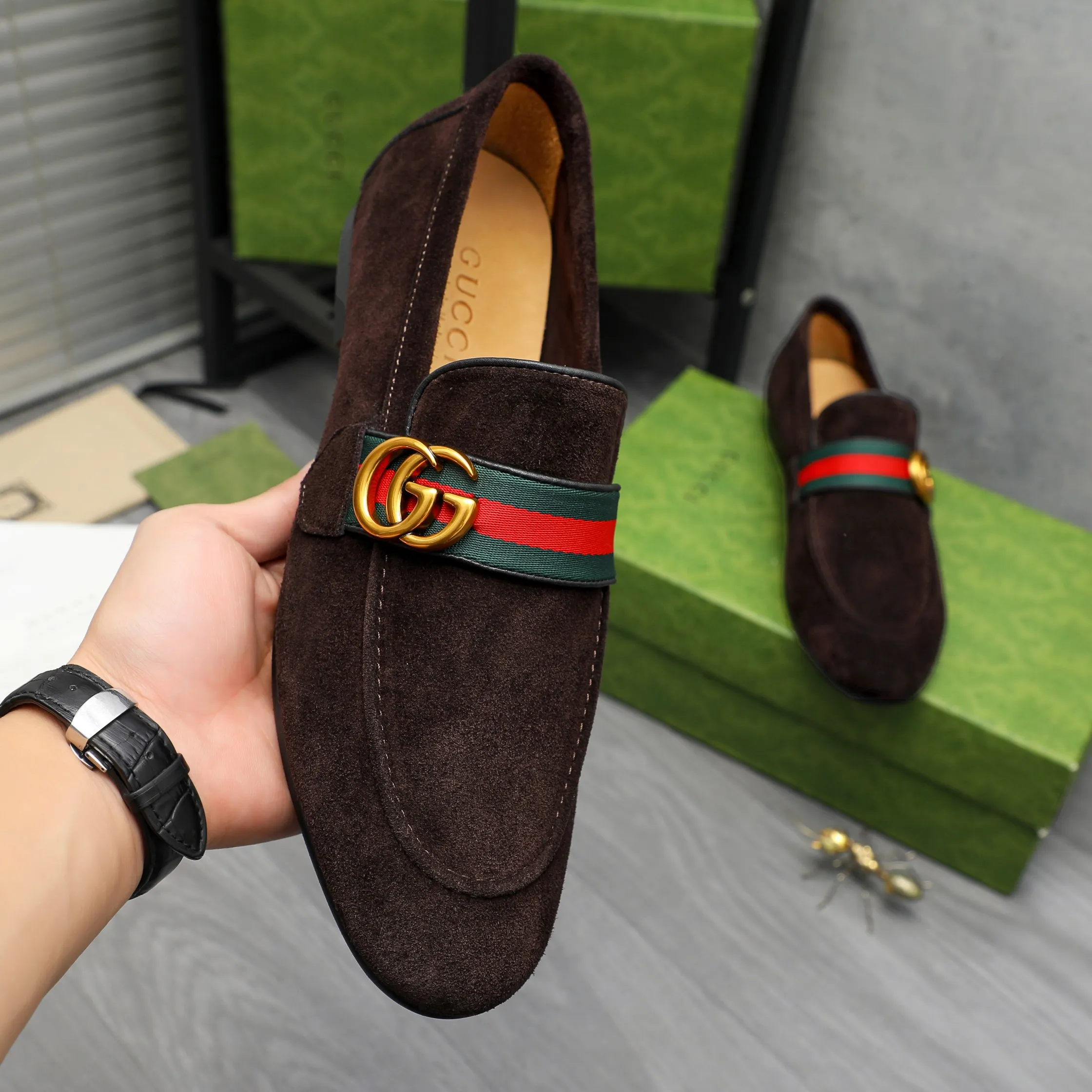 Men's shoes 💰p400 Product trademark: GUCCI "Gucci" business casual leather shoes Regular size: 38-46 (38.45.46 is custom-made and non-returnable) Product material: Selected suede cowhide with webbing upper, cowhide lining, original rubber outsole